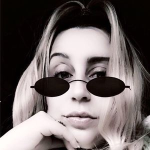 Meet your Posher, Santana